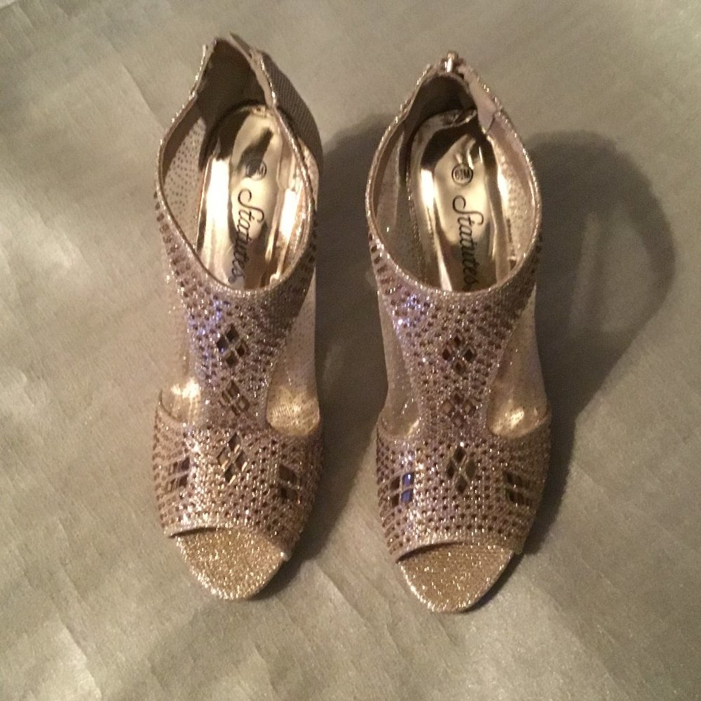 Statutes sparkling rhinestone high heeled wedding shoes - size 6 1/2 medium